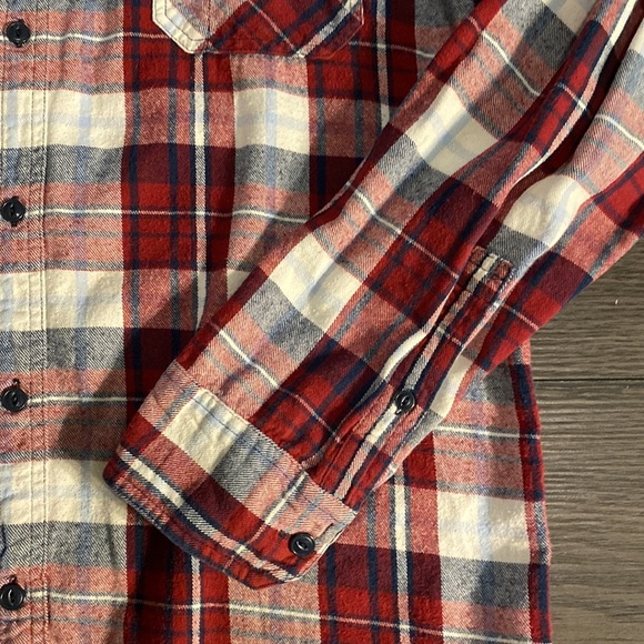 Levi’s plaid flannel. Size L. Red/cream/blue. Button down. Long sleeve. Collar. - Picture 5 of 12